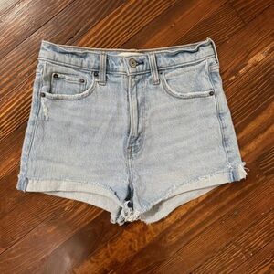 Abercrombie & Fitch The Mom Short High Rise Denim shorts - size 25